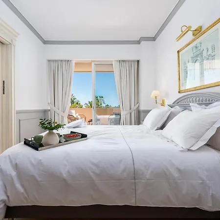 Stunning Renovated 2-bedroom In Golden Mile Marbella
