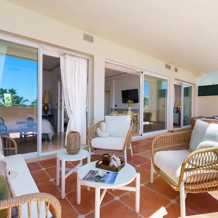 Stunning Renovated 2-bedroom In Golden Mile Apartment