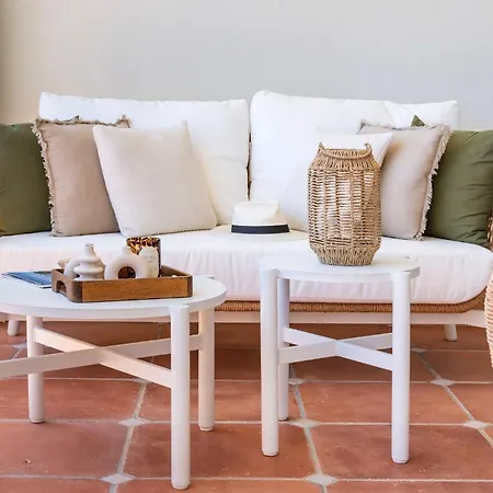 Stunning Renovated 2-bedroom In Golden Mile Appartement *